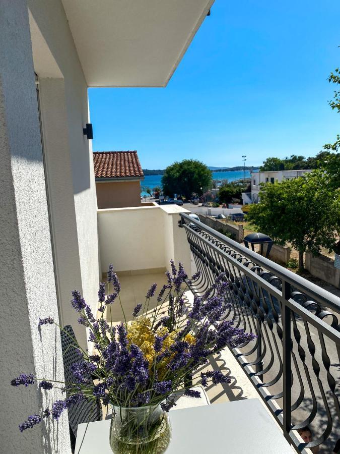 Apartments Dalmatino Vodice Buitenkant foto