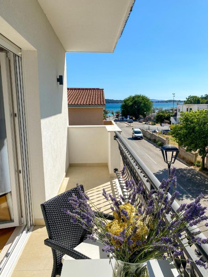 Apartments Dalmatino Vodice Buitenkant foto